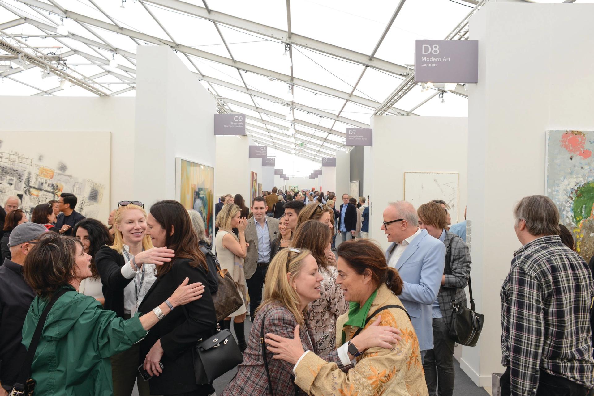 Will there be hugs and kisses this year? There were plenty at Frieze LA at the start of 2020 © Casey Kelbaugh