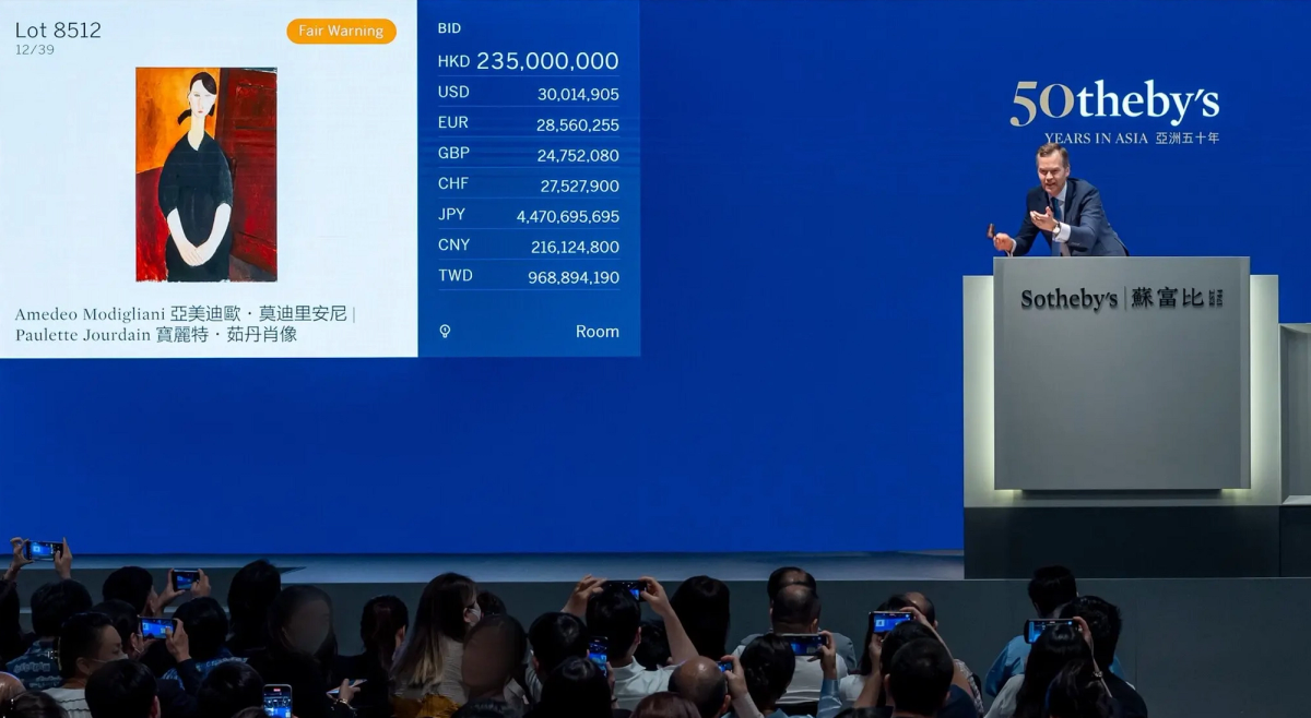 Modigliani's Paulette Jourdain (1919) was sold at Sotheby's in Hong Kong for $34.9m (with fees), under estimate
Courtesy of Sotheby's