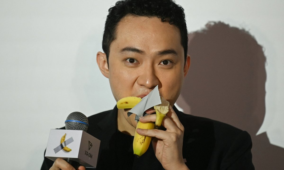 Crypto investor eats Cattelan banana he bought for .2m Crypto investor eats Cattelan banana he bought for .2m