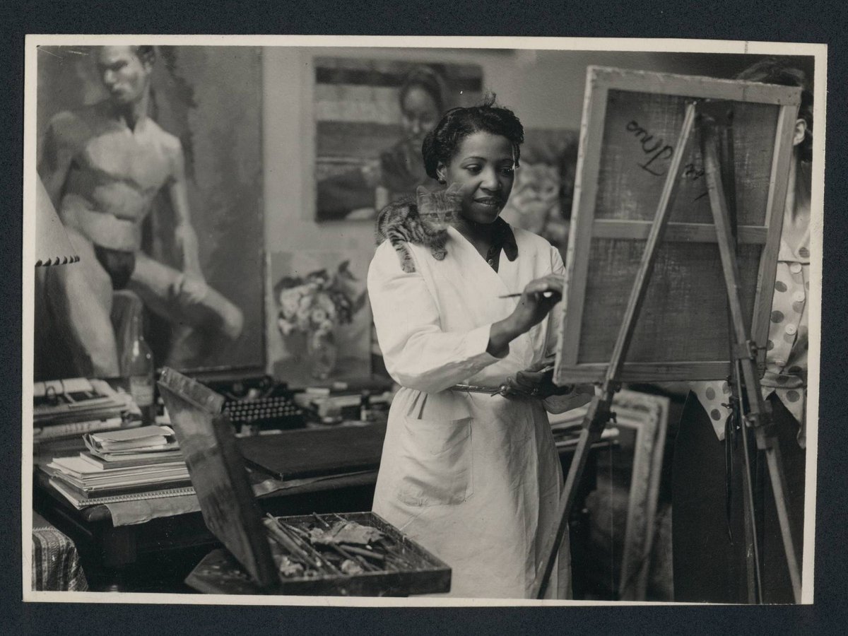 Lois Mailou Jones in her studio Photo: Marc Vaux Studio, courtesy the Afro American Newspapers Archives/Afro Charities