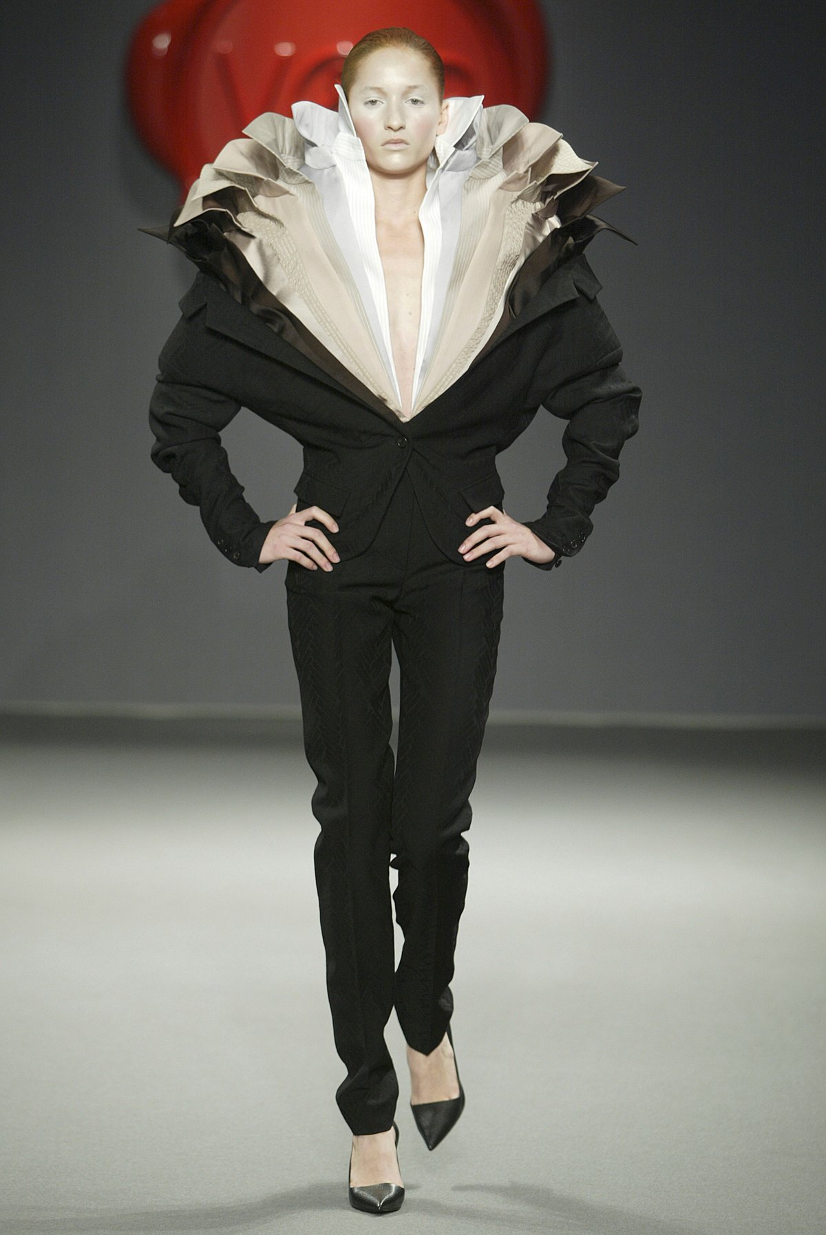 Look 32 from Viktor&Rolf’s 2003-04 One Woman Show, the label’s ode to Tilda Swinton’s consciously genderless style Viktor&Rolf A/W 2003, One Woman Show, Look 32/Courtesy of Museum of Fine Arts, Boston