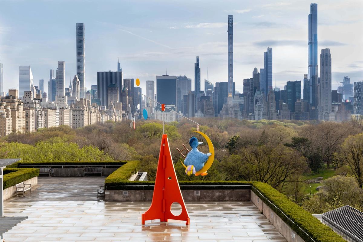 Big Bird looks out at the New York skyline from the Met's roof Photo: Anna-Marie Kellen, courtesy of the Metropolitan Museum of Art