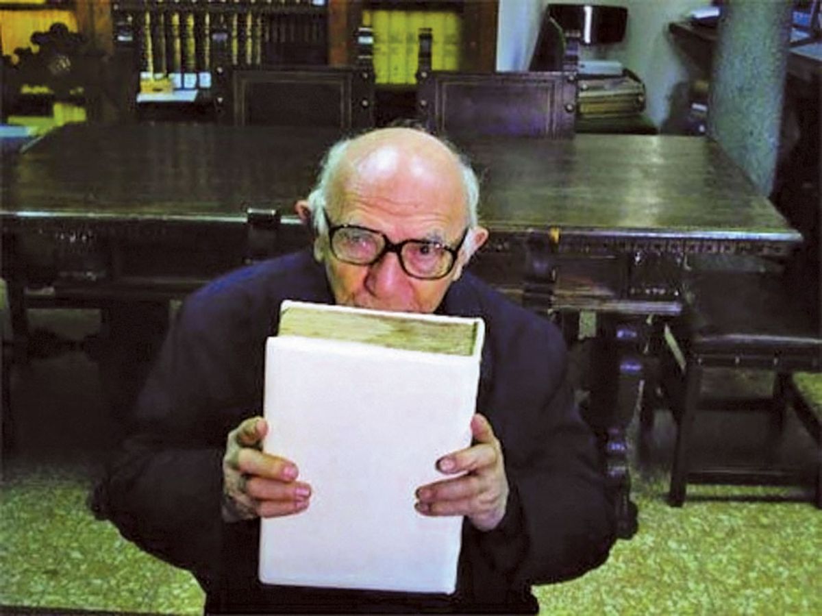 Lauro Maio of Benevento Cathedral with the missal in 2010 Martin Bailey