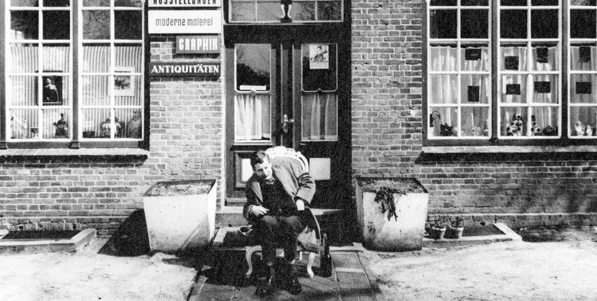 Friedrich Meckseper in front of the Galerie Die Insel in Worpswede, Northern Germany Photo: Meckseper family