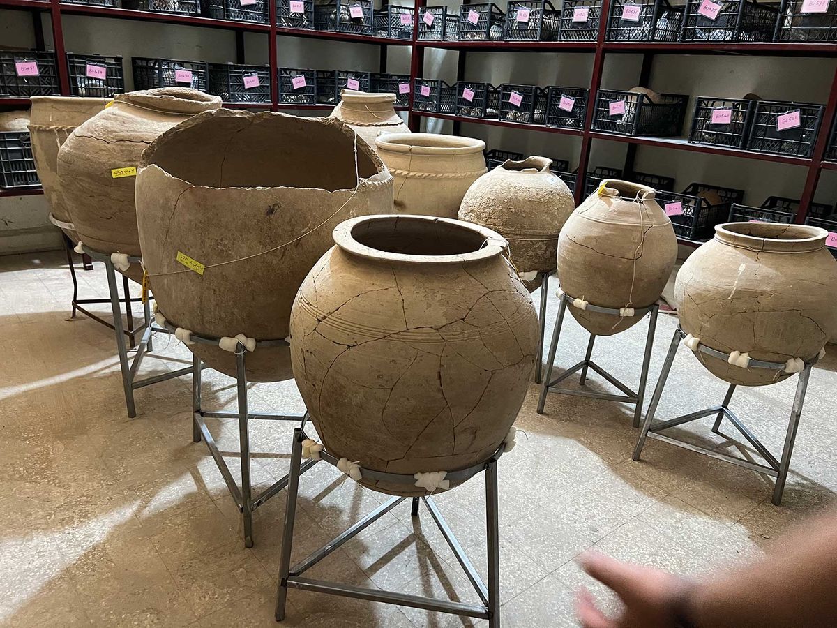 In the basement of a building in Rmelan, ancient objects were carefully inventoried

Photo: Fight for Humanity