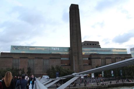  Tate chair reveals story behind Sackler name removal 