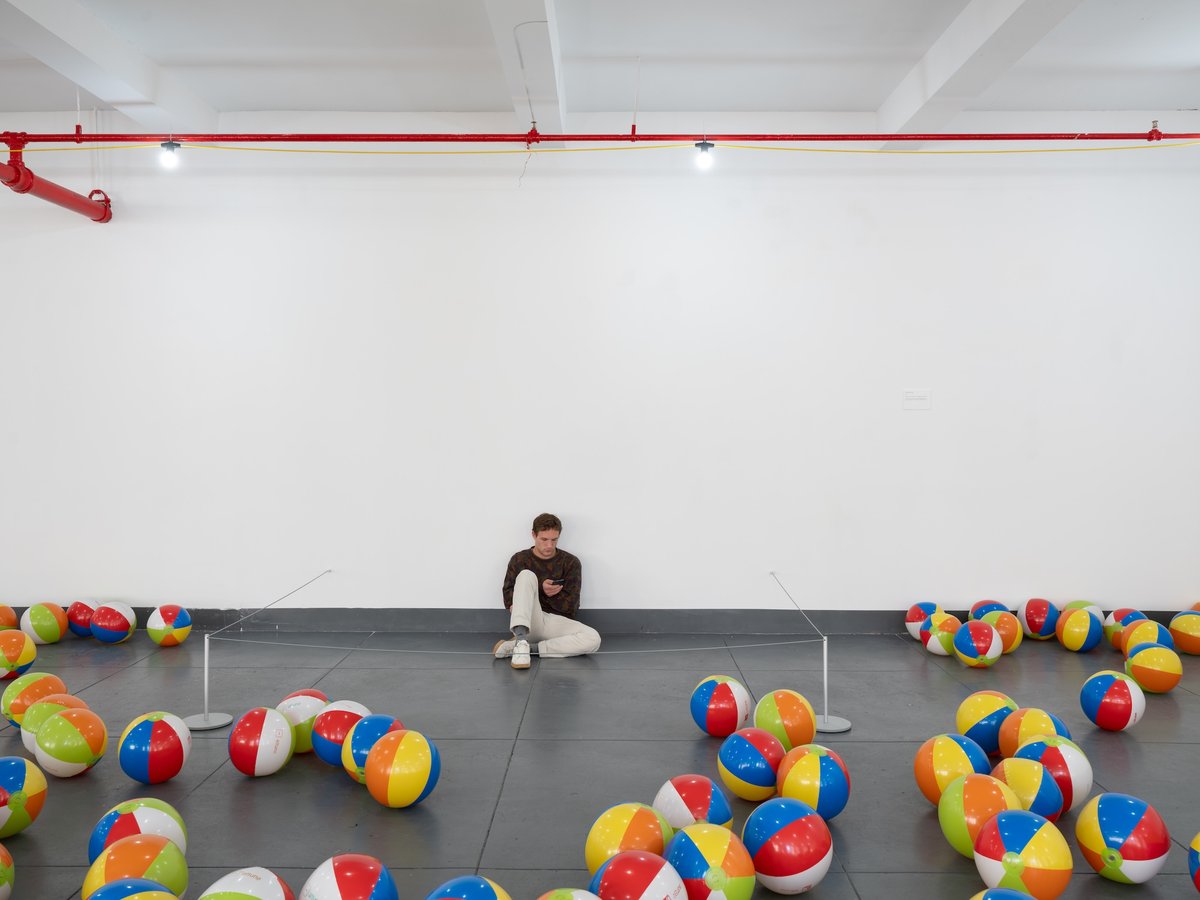 Jennifer Rubell’s Young Man with Phone (2026) live performance Photo: Adam Reich, courtesy Meredith Rosen Gallery