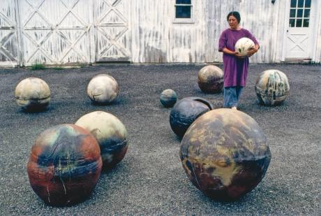  New York show celebrates the inner lives of Toshiko Takaezu’s ceramics 