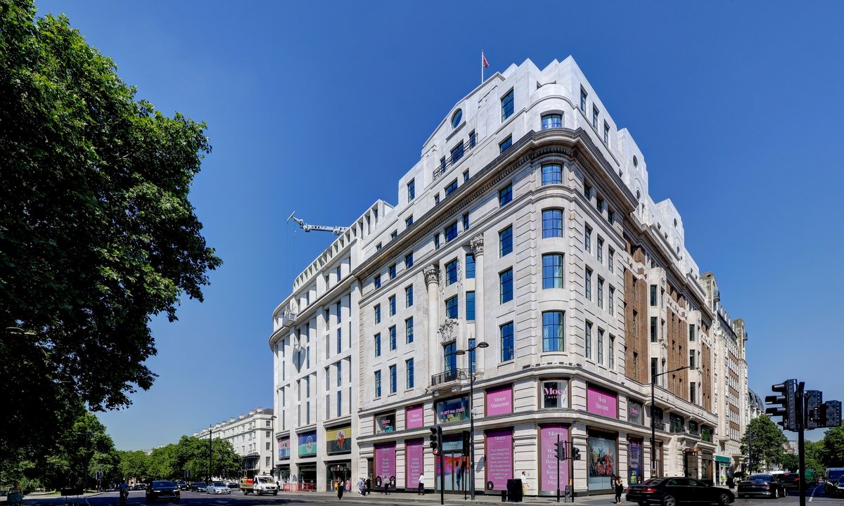 London’s new Instagram-friendly ‘museum experience’ opens—with works by Koons, Basquiat and Murakami