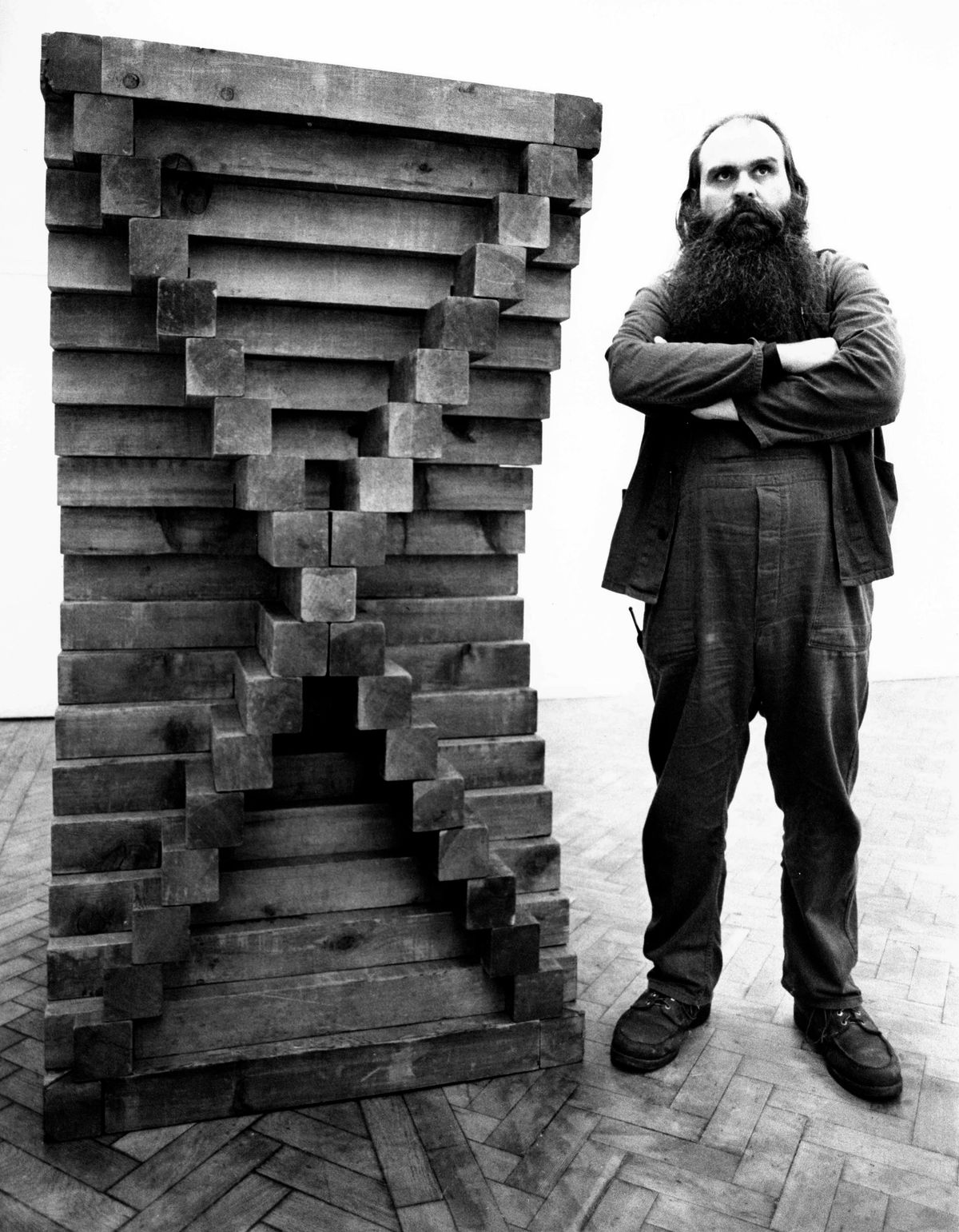 Carl Andre with his sculpture Cedar Piece (1964) Keystone Press / Alamy Stock Photo