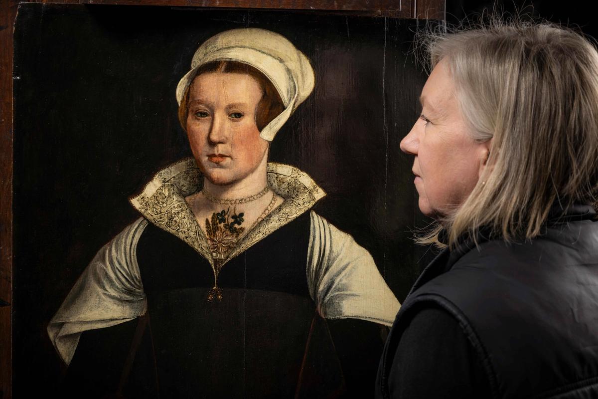 Fresh analysis was undertaken on the tree rings on the painted wood panel
Courtesy of English Heritage