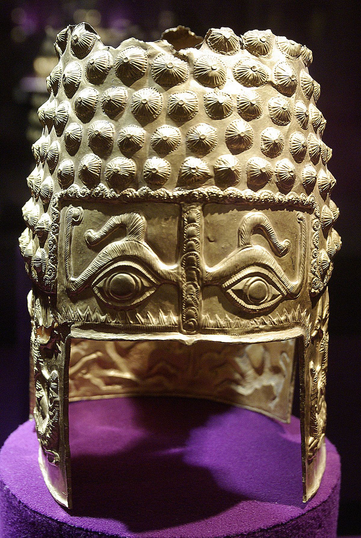 The Helmet of Cotofenesti (c.45BC)

Photo: Wikicommons
