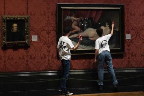  Climate activists attack Velázquez's ‘Rokeby Venus’ at The National Gallery in London 