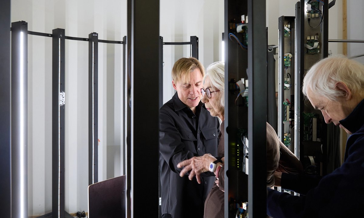 Seniman Gregor Schneider menyediakan replika orang-orang yang sekarat untuk diunduh Seniman Gregor Schneider menyediakan replika orang-orang yang sekarat untuk diunduh