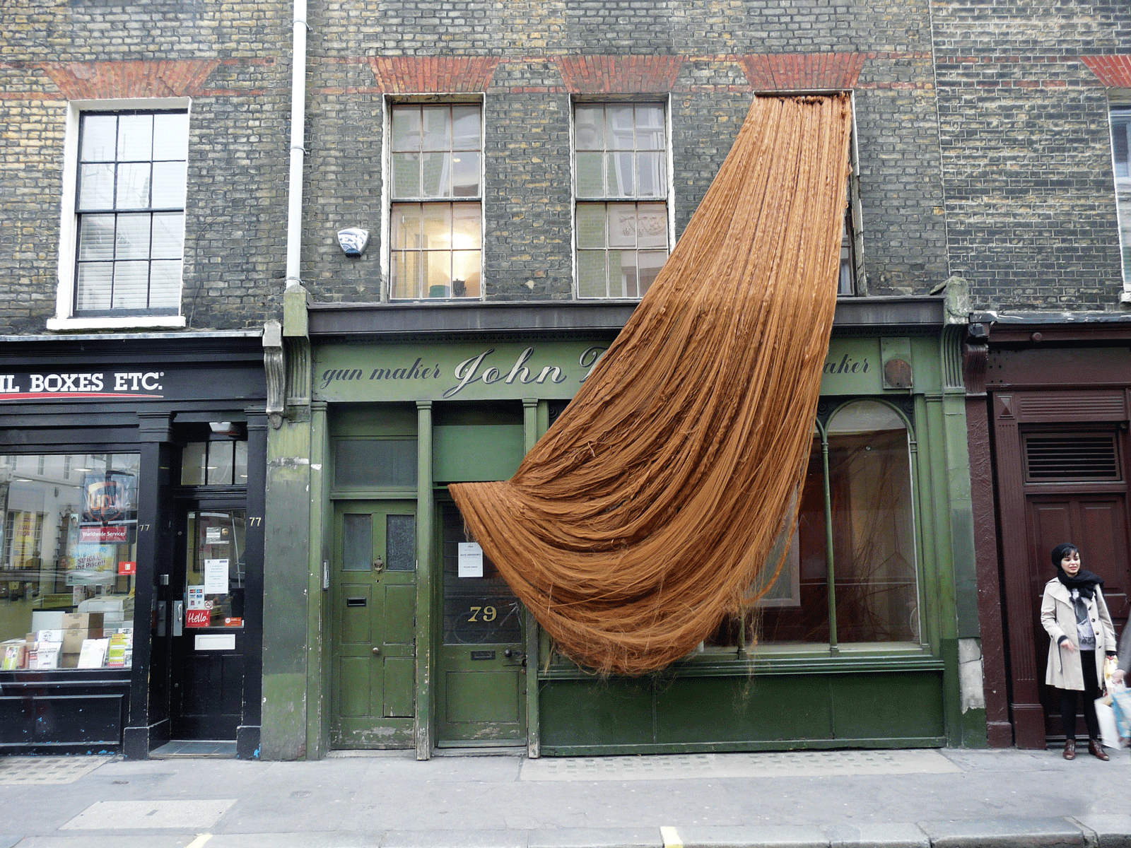 Alice Anderson’s work Synapses (2010) at The Riflemaker Gallery Alice Anderson’s work Synapses (2010) at The Riflemaker Gallery © Loz Pycock