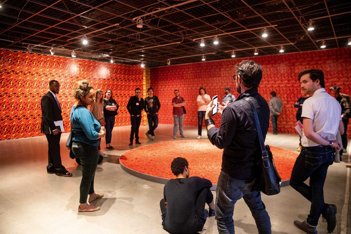 Zoe Strauss gives a visiting artist lecture at CalArts

Photo © CalArts

