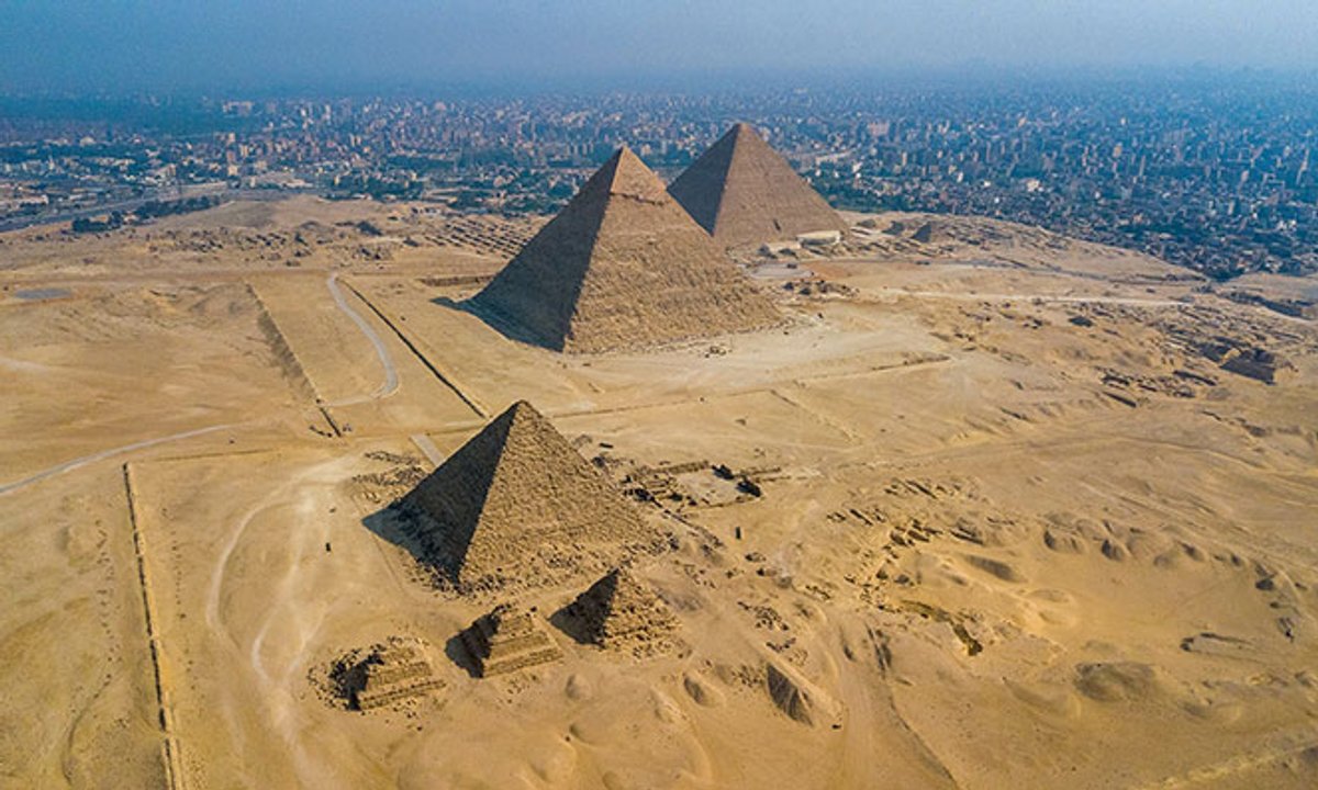 Egyptologists raise ‘mismanagement’ concerns after worker seen hammering at Great Pyramid of Giza – The Art Newspaper
