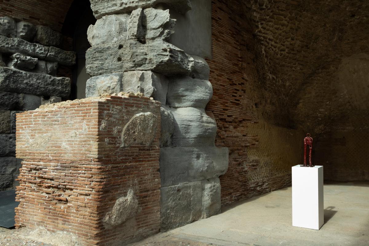 Simon Fattal's The Wounded Warrior (1999), installed in Pozzuoli's Flavian Amphitheatre for the fifth edition of Panorama
Courtesy of kaufmann repetto and the artist