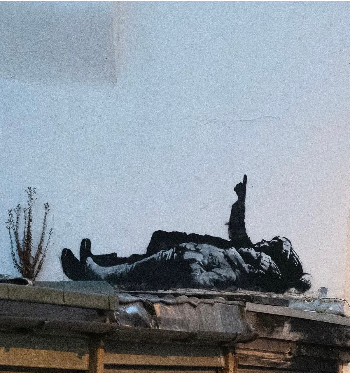 The Banksy work showing two people staring at the sky appeared in west London
photo: Banksy Instagram
