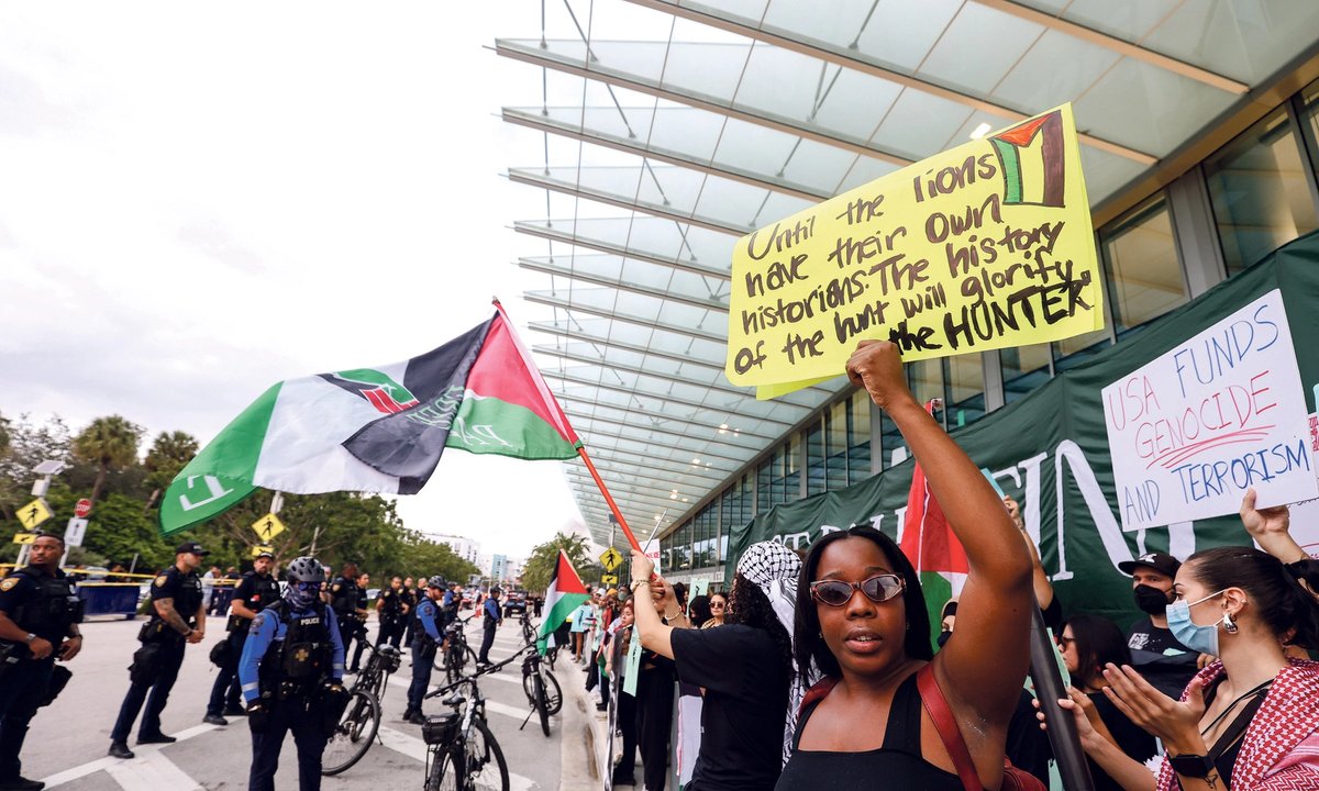 artists gather outside Art Basel in Miami Beach to protest ongoing war in Gaza artists gather outside Art Basel in Miami Beach to protest ongoing war in Gaza