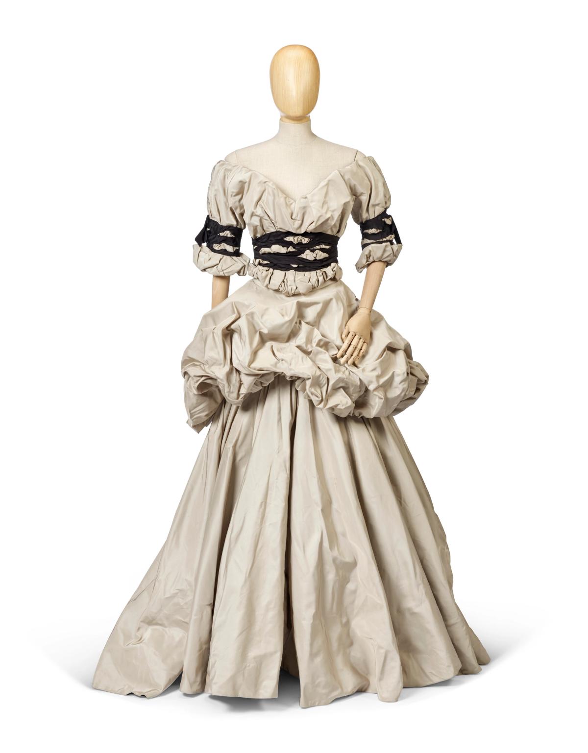 Dressed to Scale, Autumn-Winter 1998/1999; A corset in silver grey silk taffeta and a floor length skirt in silver grey silk taffeta © Richard Young/Shutterstock