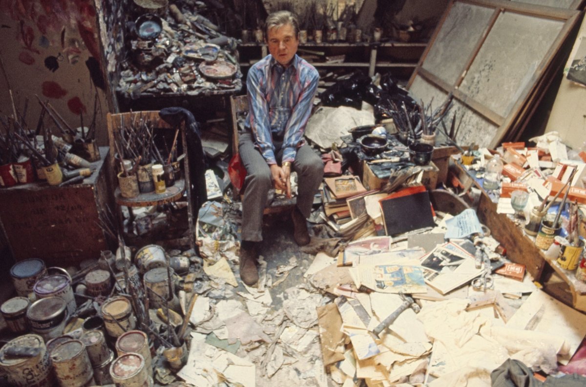 Francis Bacon in his studio in London in 1974 Photo: Michael Holtz; Photo 12 / Alamy Stock Photo