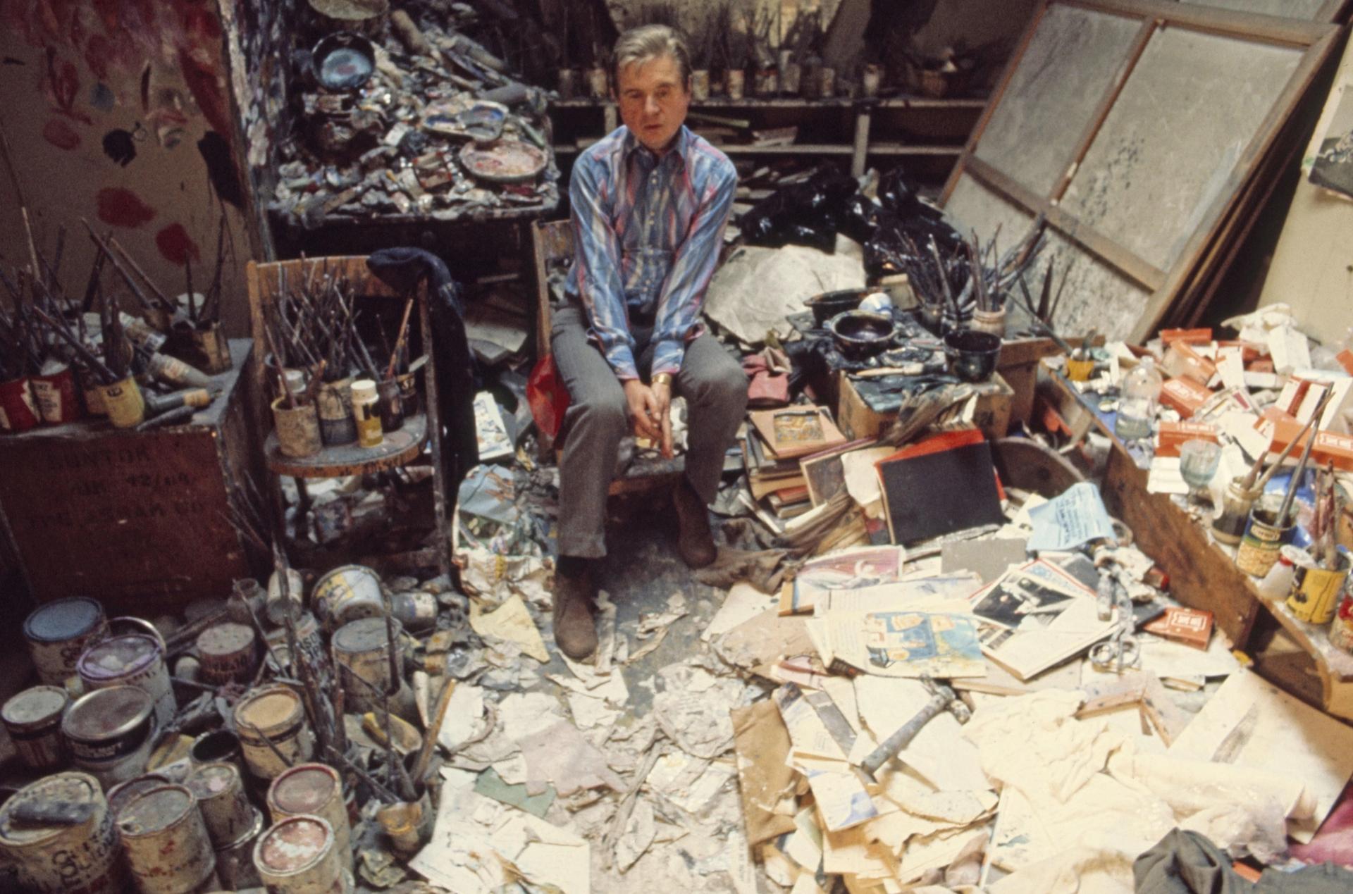 Francis Bacon in his studio in London in 1974 Photo: Michael Holtz; Photo 12 / Alamy Stock Photo