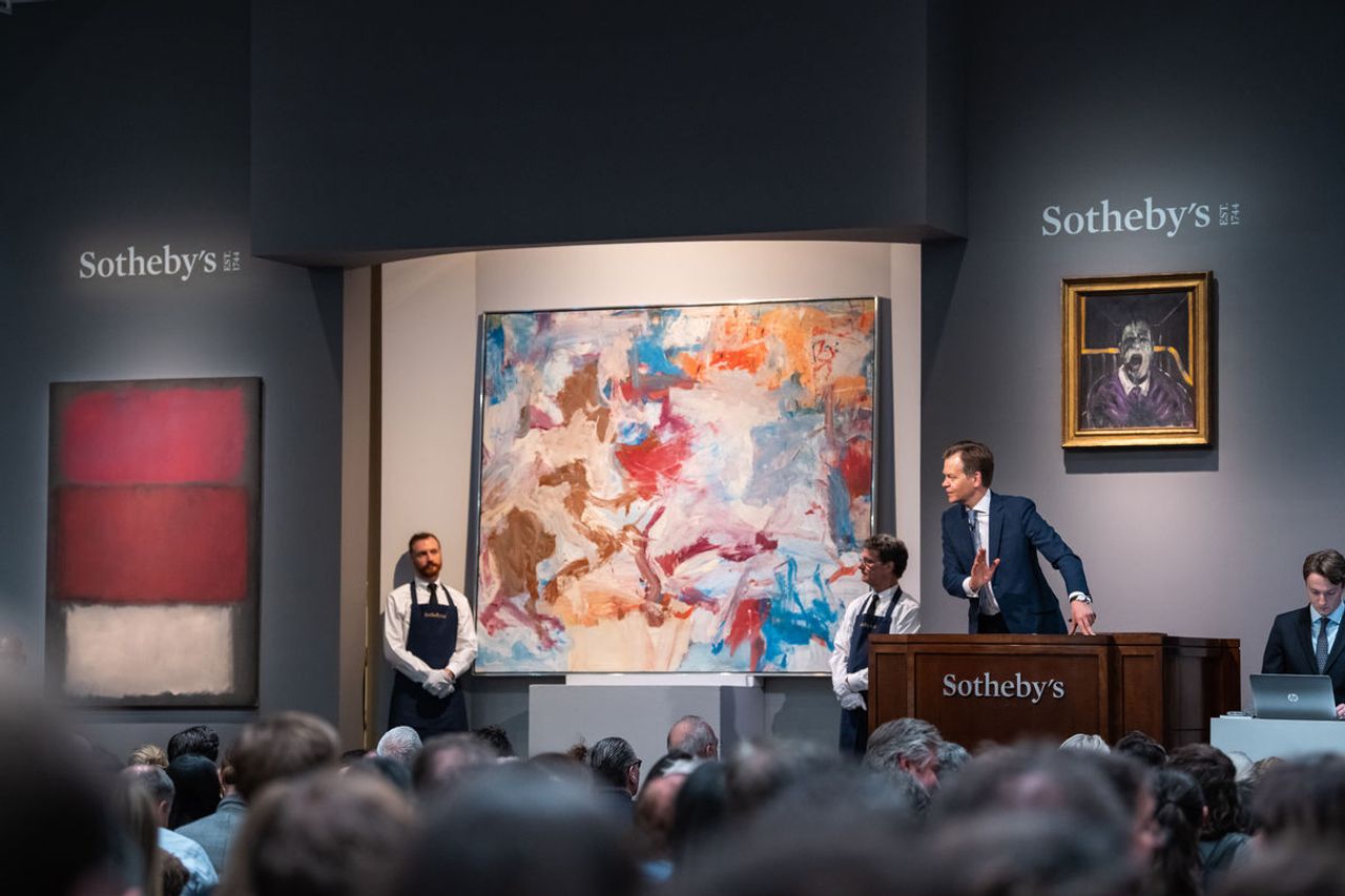 左边的马克·罗斯科(Mark Rothko)的《无题》(1960年)于2019年由旧金山现代艺术博物馆(San Francisco Museum of Modern Art)从索斯比拍卖行(Sotheby 's)继承
