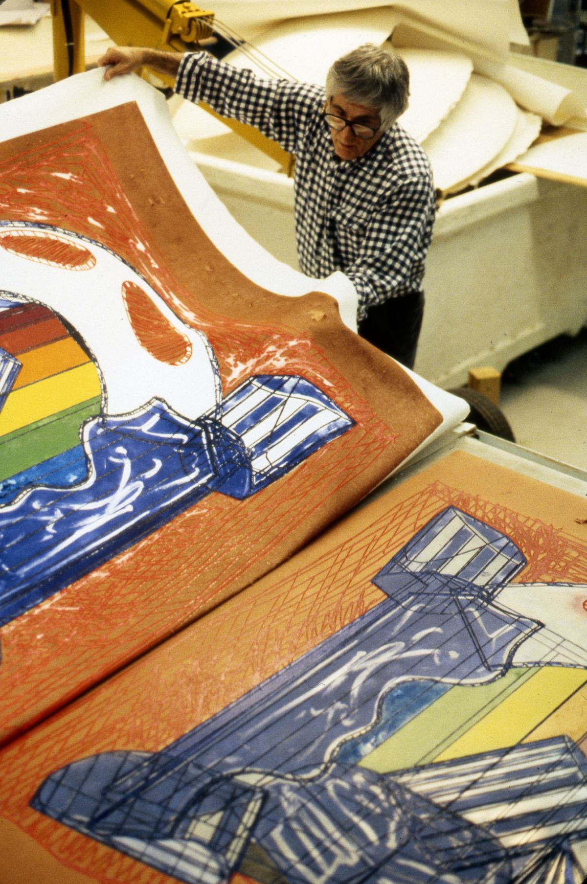 Kenneth Tyler pulling a proof of Frank Stella's Bene come il sale (1988) at Tyler Graphics, Mount Kisco, New York, in April 1988. National Gallery of Australia, Kamberri/Canberra, Gift of Kenneth Tyler 2002. Photo: Marabeth Cohen-Tyler