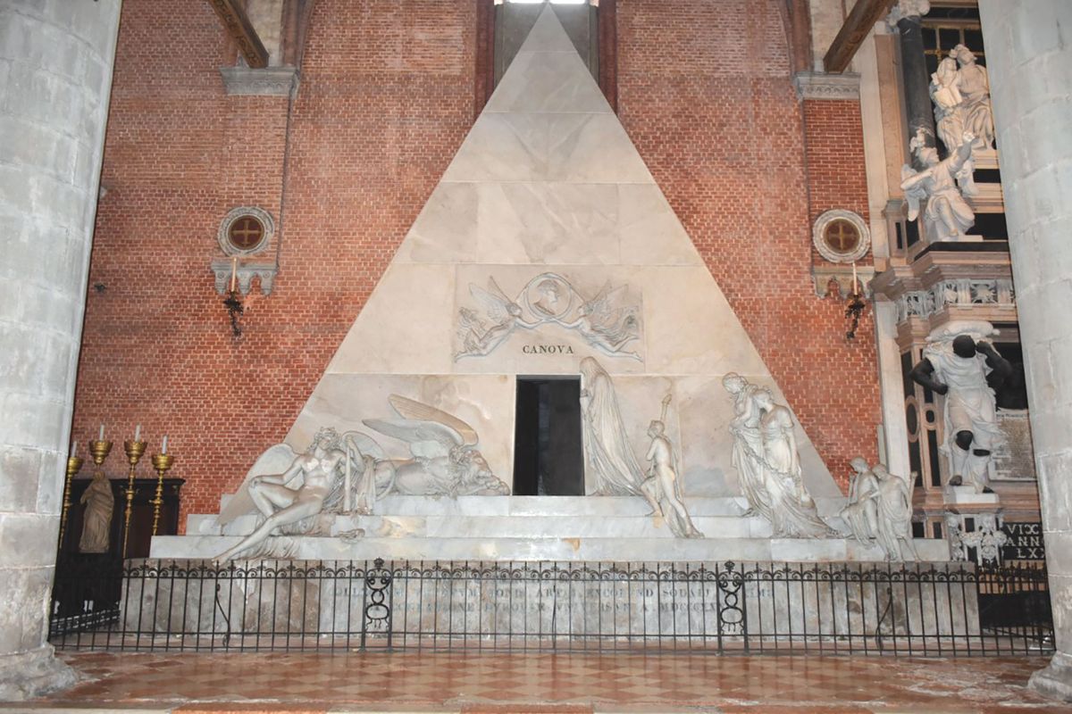 Canova’s monument, sculpted from Carrara marble, was treated for damage caused by factors including rising damp and blocked downpipes. The monument will be unveiled to mark the bicentennial of the sculptor’s death
Photo: Joan Porcel