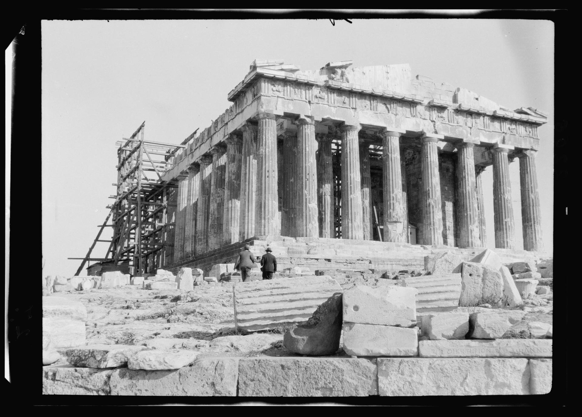 The Parthenon in Athens, Greece, around 1900-20 Photo: Library of Congress Prints and Photographs Division Washington, D.C. 20540 USA