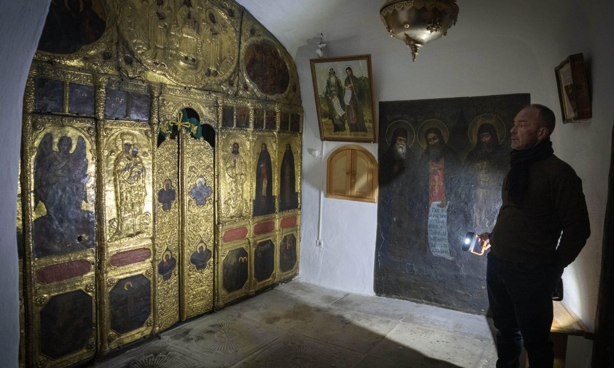 Russia's winter bombardment puts strain on Ukrainian museum workers