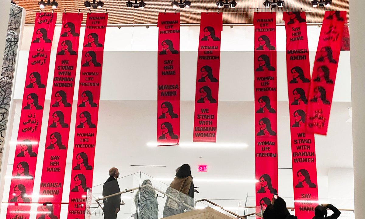 protestors unfurled banners at SFMOMA in support of Iranian uprising protestors unfurled banners at SFMOMA in support of Iranian uprising