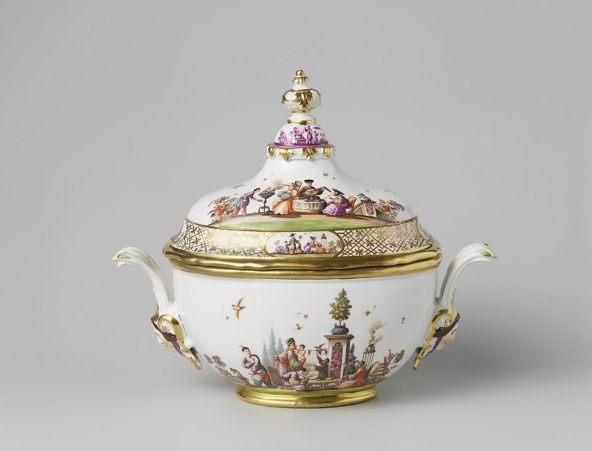 Around 100 pieces of Meissen porcelain will be auctioned by Sotheby's Courtesy of the Dutch Restitution Committee