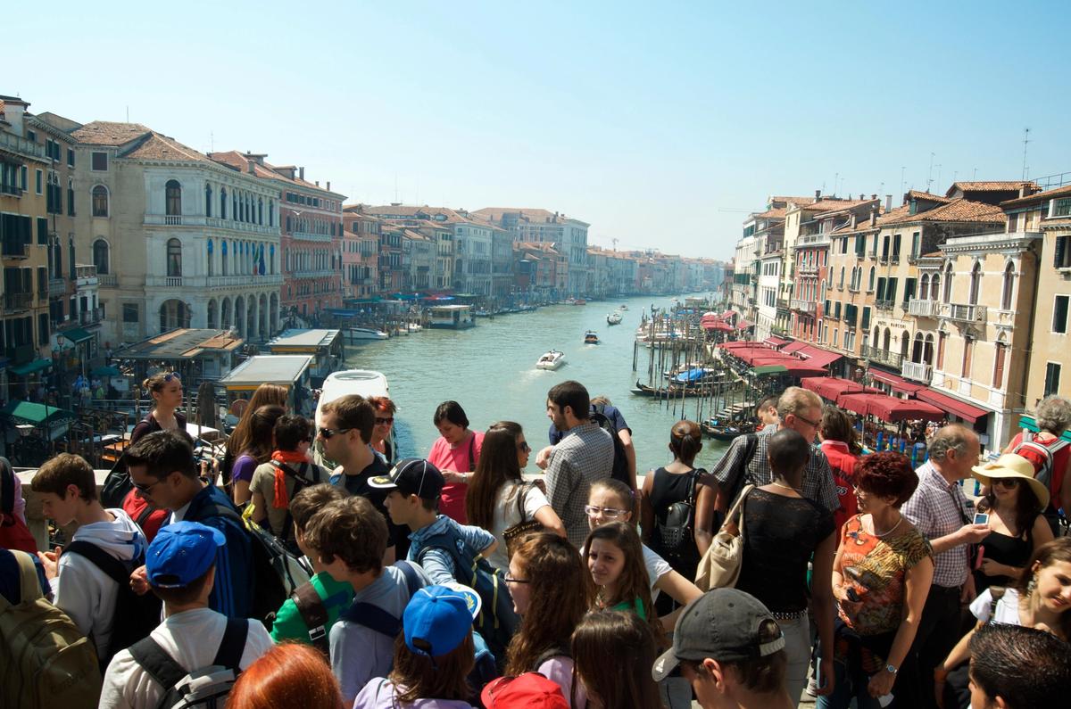 Masses of tourists pass along the Rialto Bridge over the Grand Canal
Photo: Lazyllama/Alamy Stock Photo