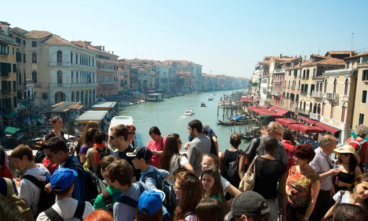 Venice should charge tourists at least €25 but make them proud to save the city