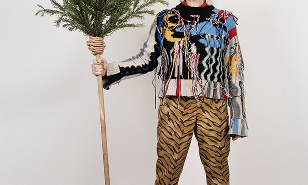 Sarah Lucas curates present of 23 feminine friends throughout generations Sarah Lucas curates present of 23 feminine friends throughout generations