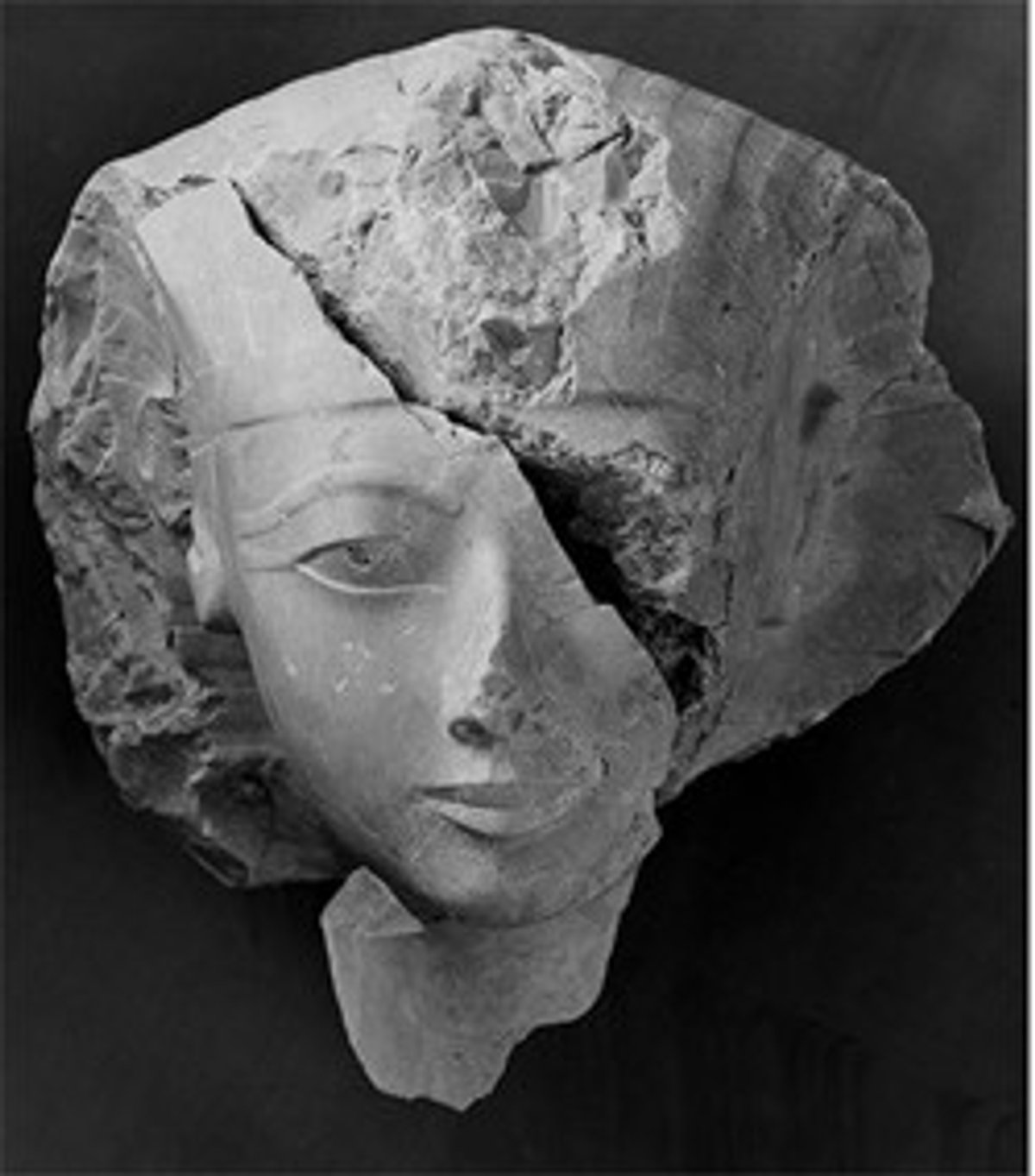Cracked face of a statue of Hatshepsut, photographed by Harry Burton
in 1929
© Department of Egyptian Art Archives, the Metropolitan Museum of Art. Antiquity Publications Ltd, Jun Yi Wong