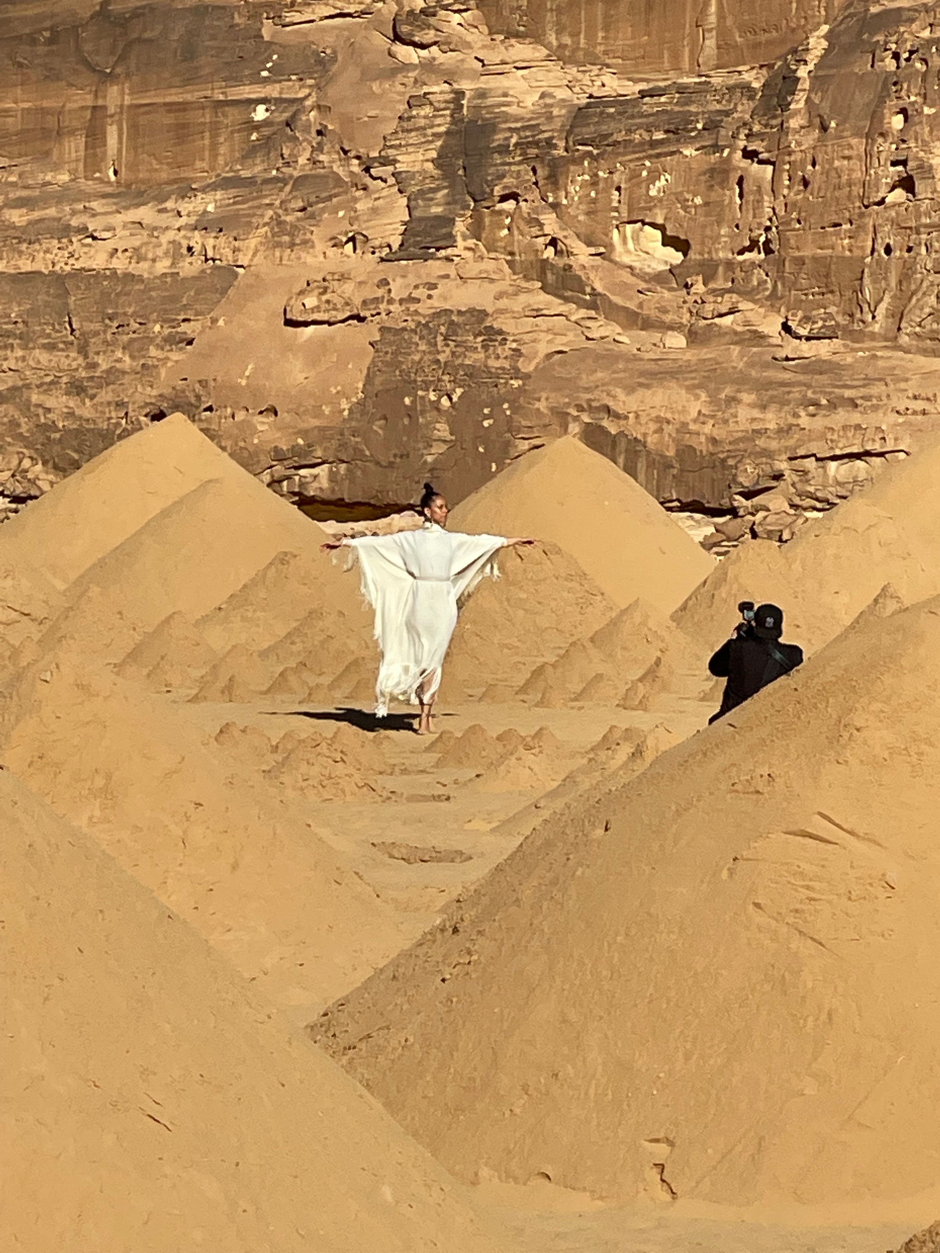 Alicia Keys loves Jim Denevan's work at Desert X AlUla

Gareth Harris