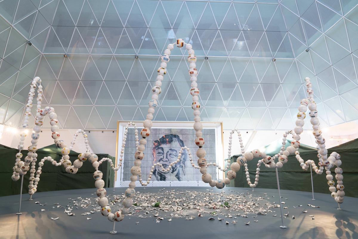 Ashkat Akhmediyarov's Listening to your heart (2019) © Janarbek Amankulov/Saparlas