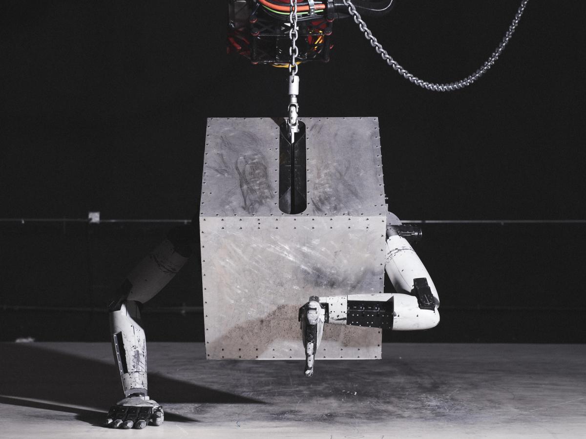 Jordan Wolfson's Body Sculpture (2023)
National Gallery of Australia Kamberri/Canberra, purchased 2019 © Jordan Wolfson. Courtesy Gagosian, Sadie Coles HQ, and David Zwirner. Photo: David Sims.