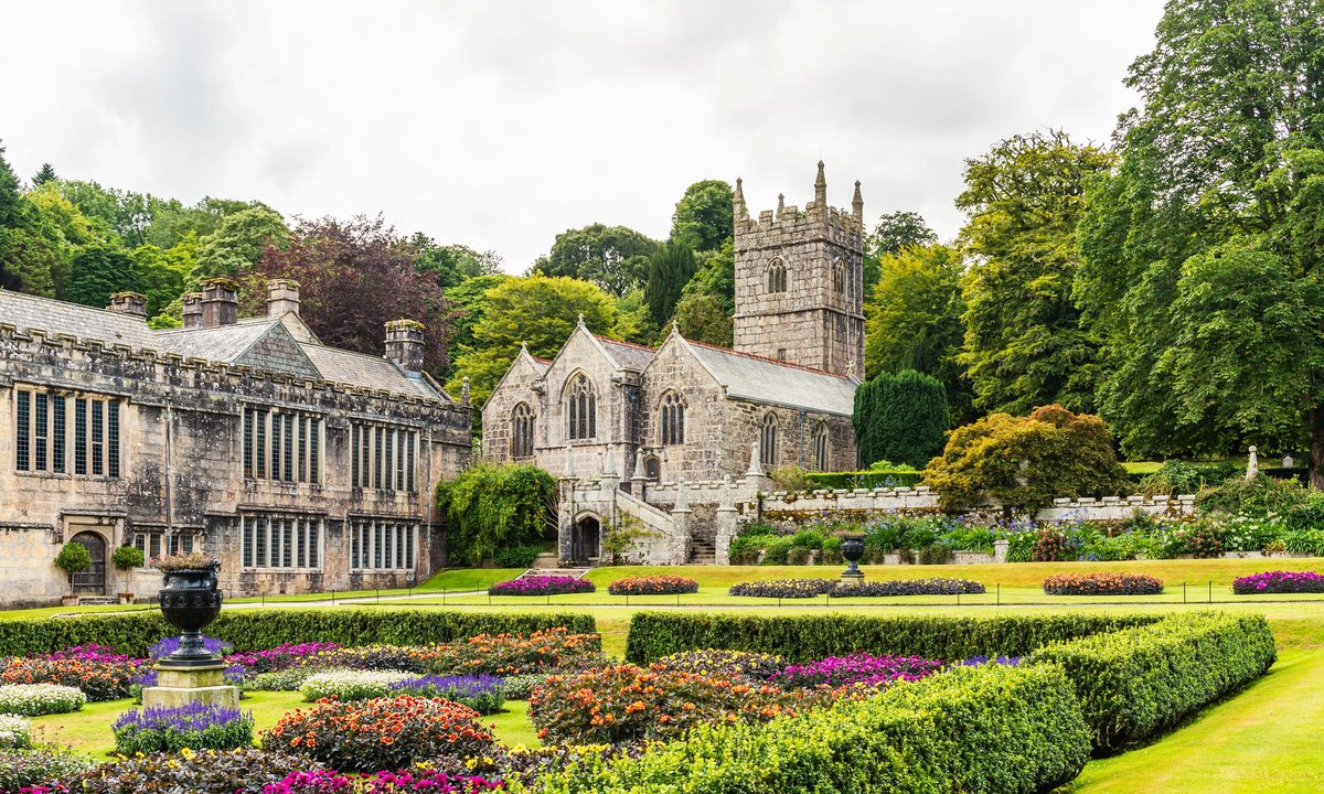 Job cuts at National Trust could pose threat to charity's mission, union says