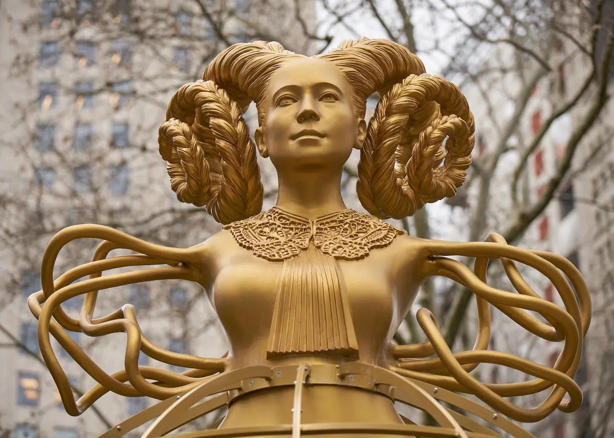 Shahzia Sikander's Witness (2023) in Madison Square Park for Havah…to breathe, air, life (2023)
Photo: Yasunori Matsui, courtesy the artist and Madison Square Park Conservancy