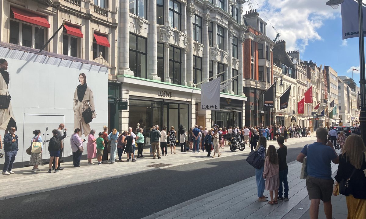 Freddie Mercury fans go Ga Ga and line up round the block for Sotheby’s show Freddie Mercury fans go Ga Ga and line up round the block for Sotheby’s show