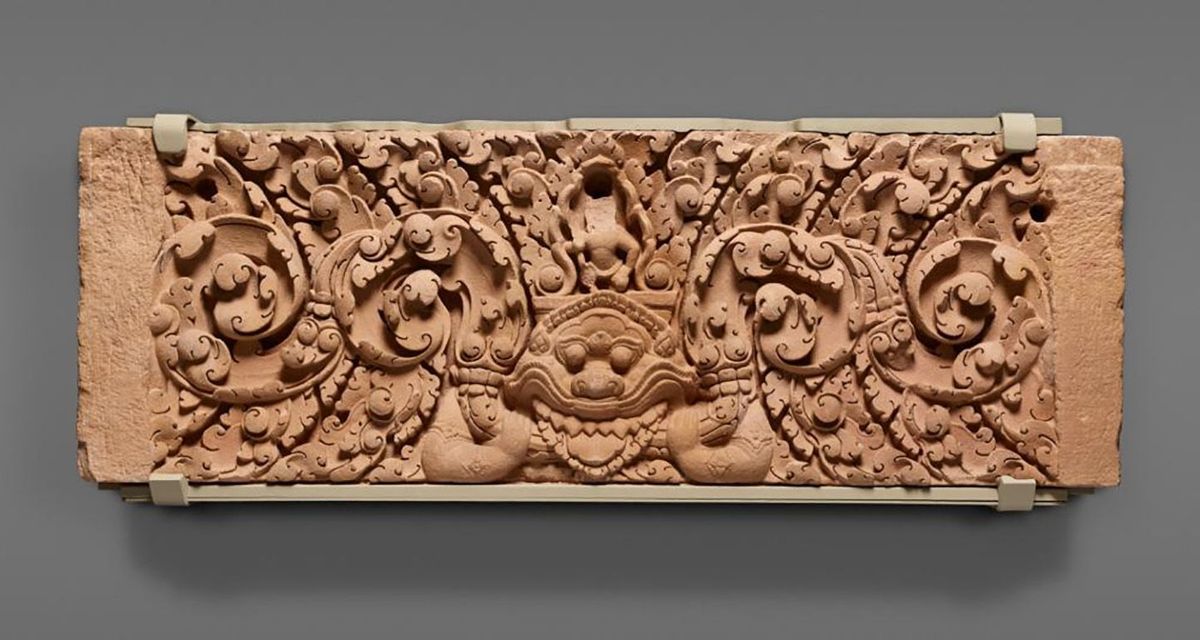 A sandstone lintel from Khao Lon Temple in northeastern Thailand from around 975 to 1025 Photo: Asian Art Museum