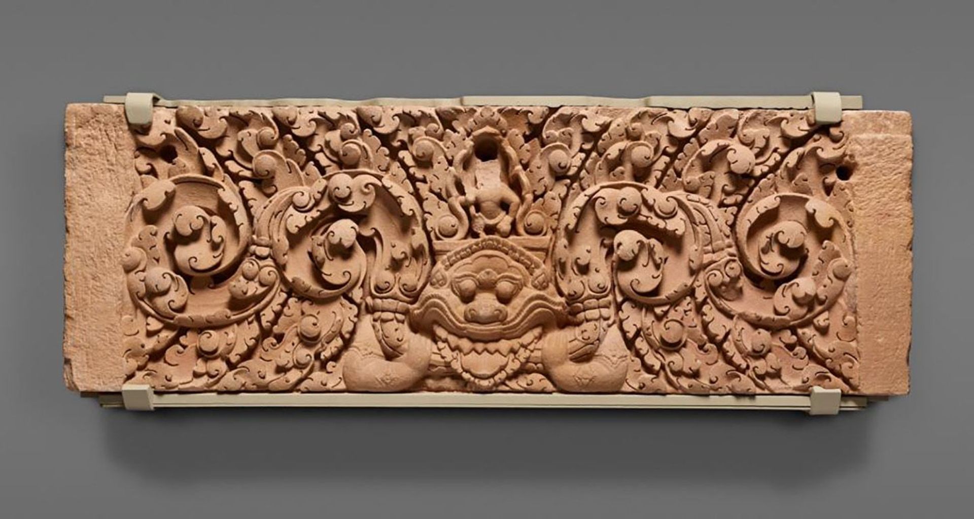 A sandstone lintel from Khao Lon Temple in northeastern Thailand from around 975 to 1025 Photo: Asian Art Museum