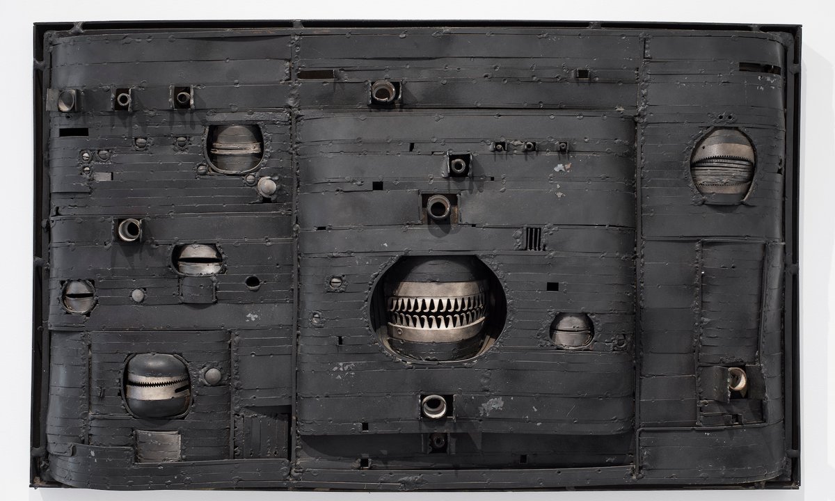 Lee Bontecou, artist known for ominous wall sculptures made from industrial materials, has died, aged 91 Lee Bontecou, artist known for ominous wall sculptures made from industrial materials, has died, aged 91