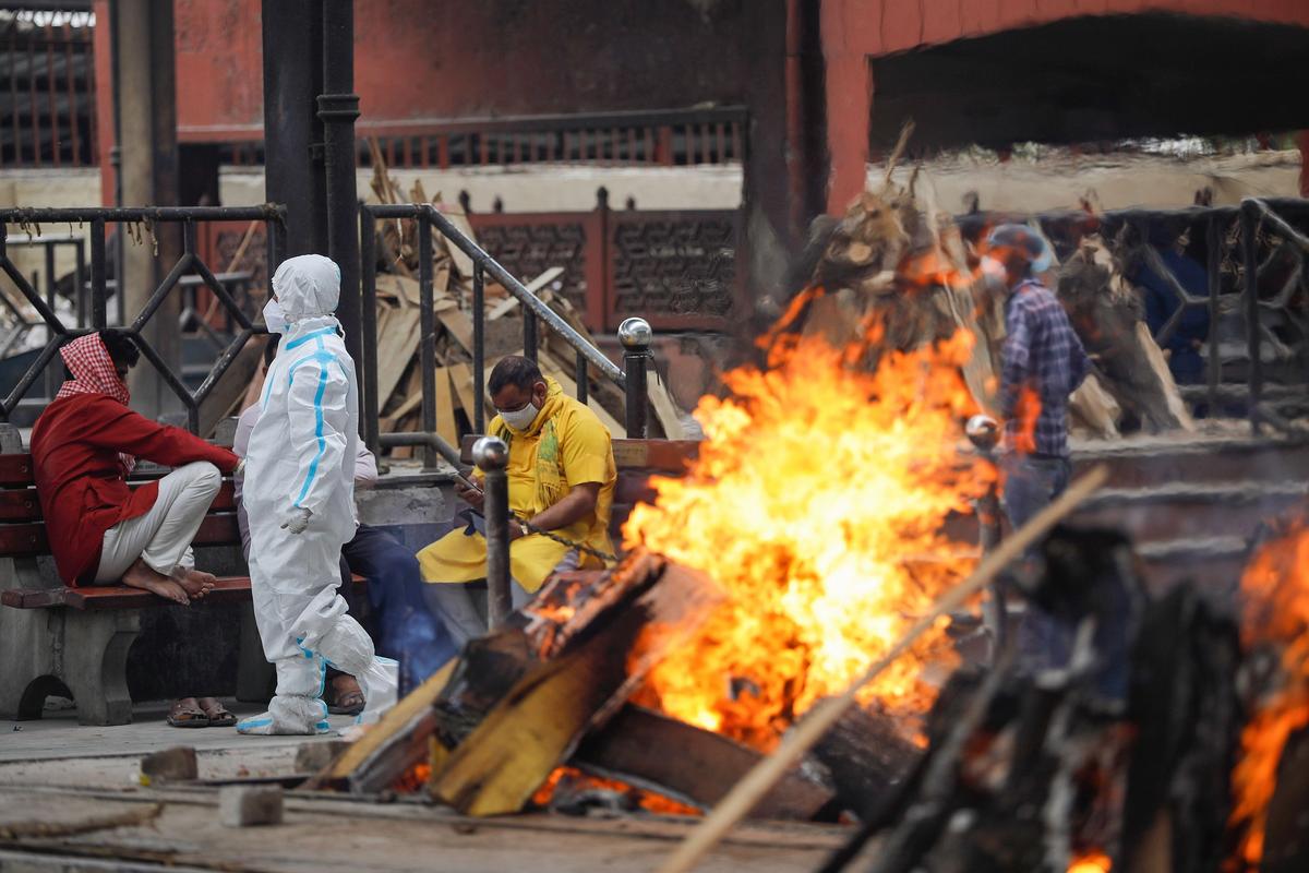 Indian crematoriums have been forced to construct makeshift funeral pyres amid surging deaths due to coronavirus © Alamy