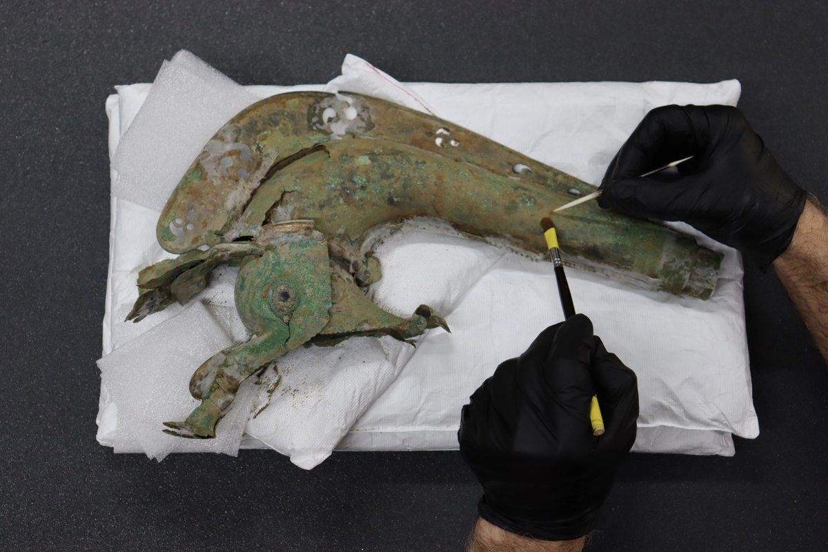 The bronze trumpet, which is shaped like a wild animal, would have been played by soldiers on the battlefield
Historic England