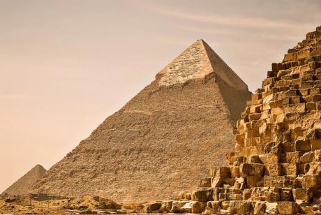  Archaeologists discover ancient tunnel at Great Pyramid of Giza that may lead to King Khufu’s tomb 